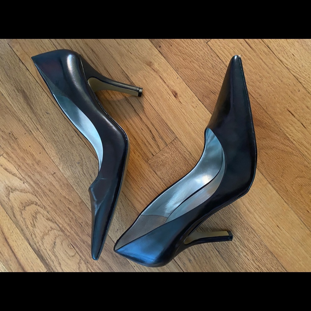 Simple Black Heels - Picture 5 of 6